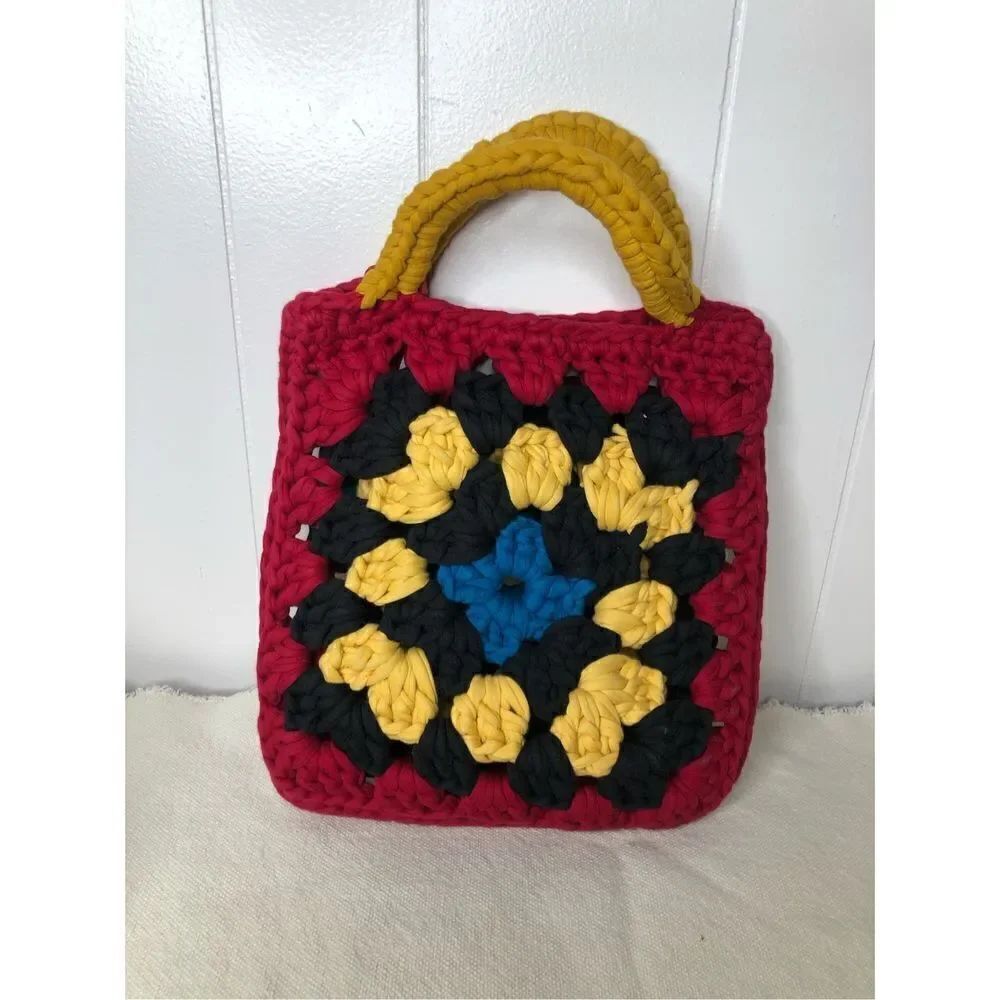 NWT La Escarcela Womens Flower Crochet Yarn Tote Hand Bag Multicolor Small